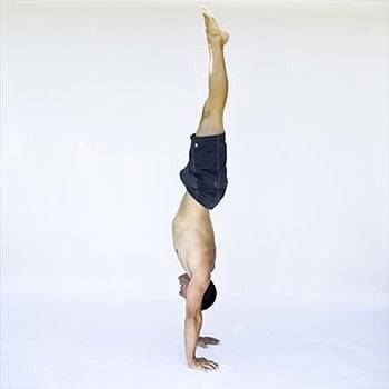 https://gmb.io/wp-content/uploads/2014/11/Straight-Line-Handstand.jpg