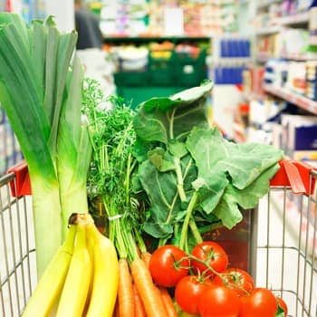 Grocery shopping for healthy fruits and vegetables