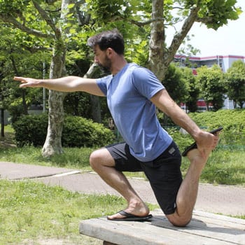 Ryan performing a shrimp squat outdside