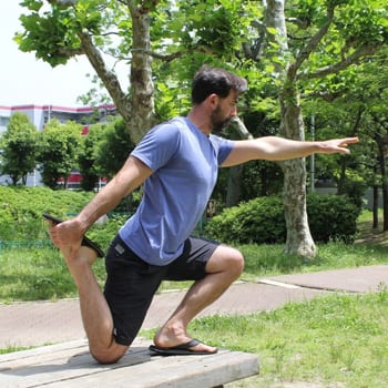 Ryan doing shrimp squat exercise outside