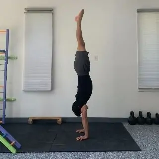 Eduardo in a handstand