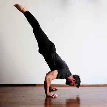 GMB Head Coach Ryan Hurst practicing a handstand push-up