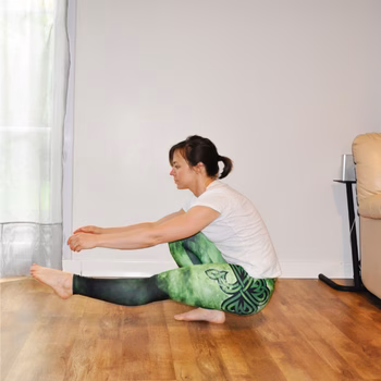 Woman performing a pistol squat
